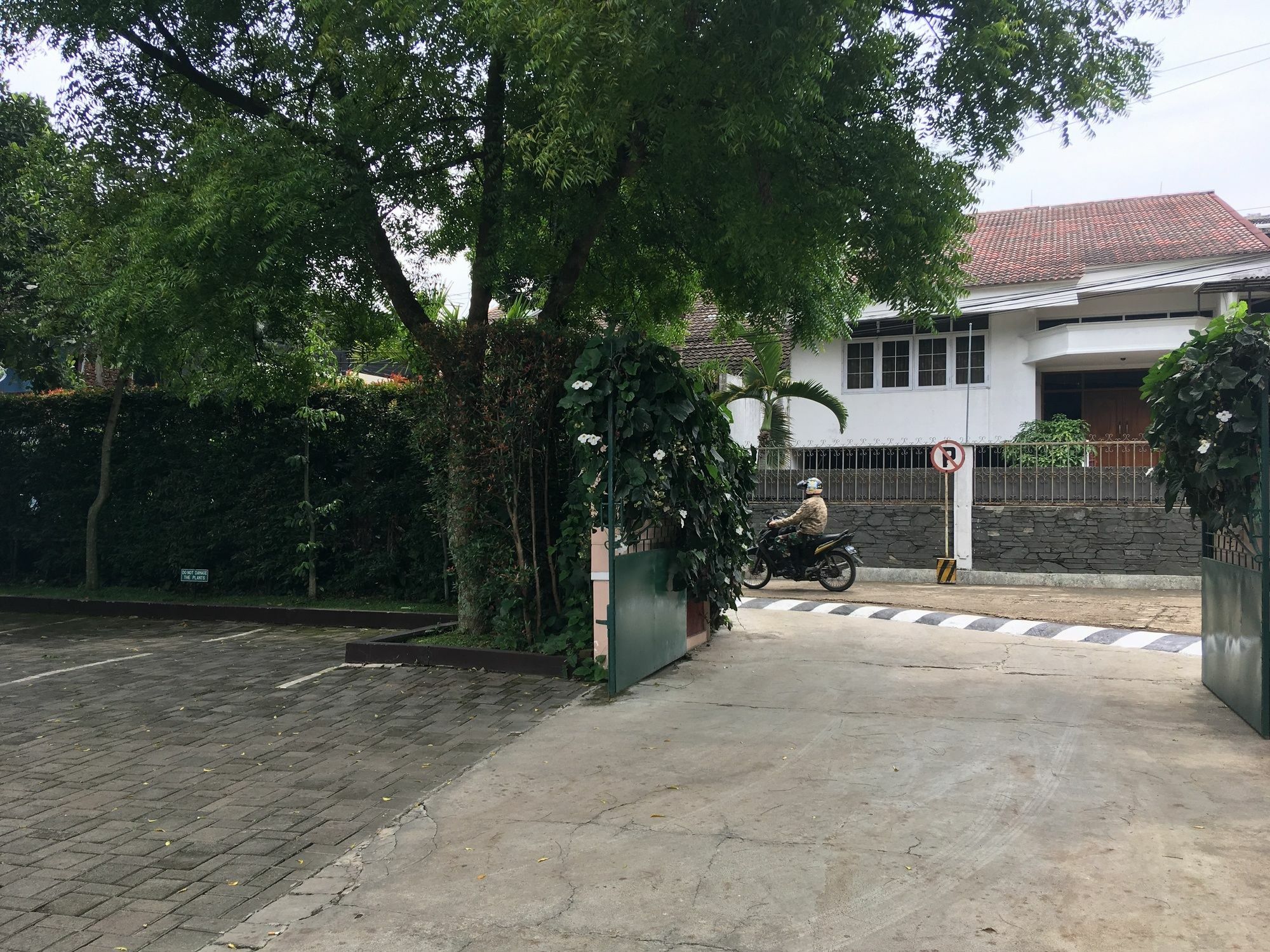 Magnolia Bed & Breakfast Bandung Eksteriør billede
